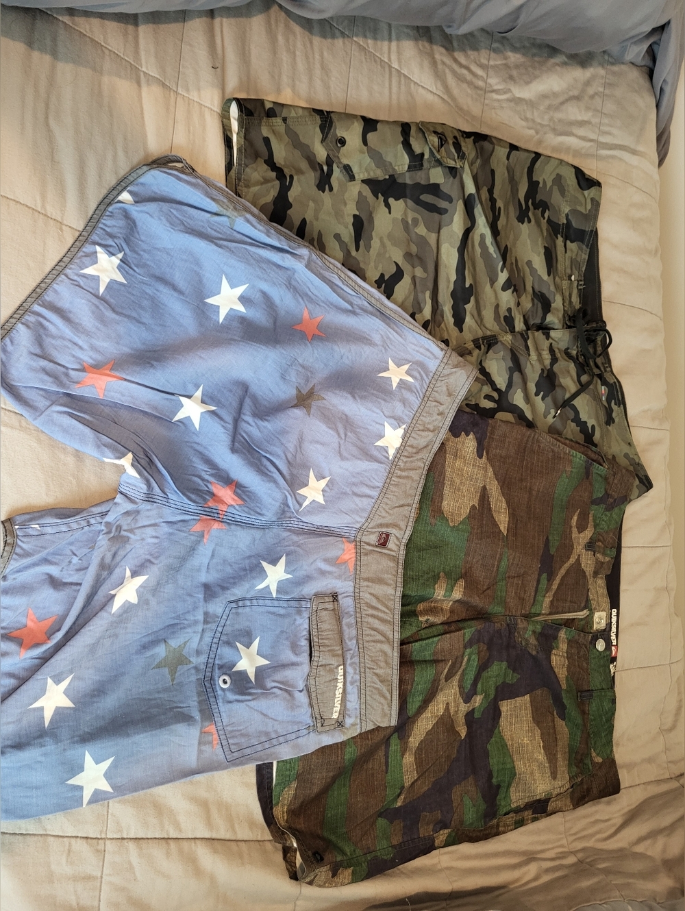 Y2K Mens Quicksilver Set Of 3-Star Print and Camo Board Shorts Set Size 36